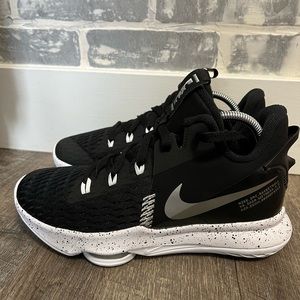 “New” Nike Men's Lebron Witness 5